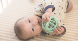 寝返りしそうな赤ちゃん