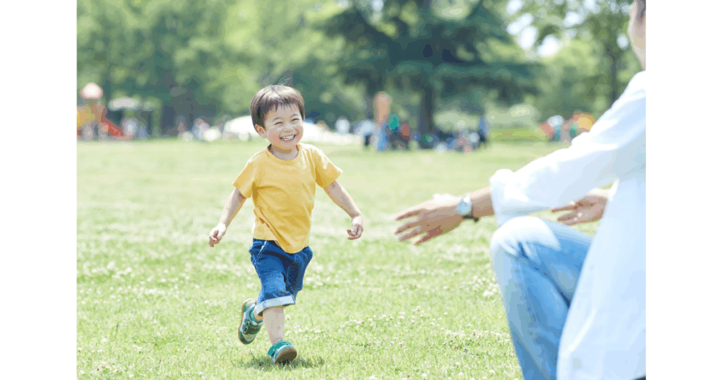 笑顔で走る子ども