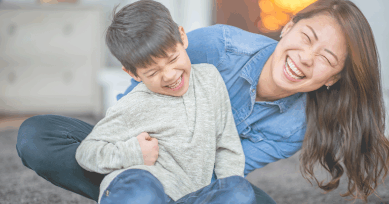 笑顔のママと子ども