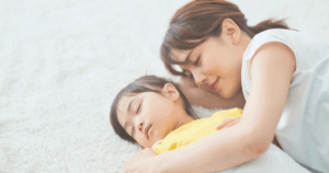ぐっすり眠る親子