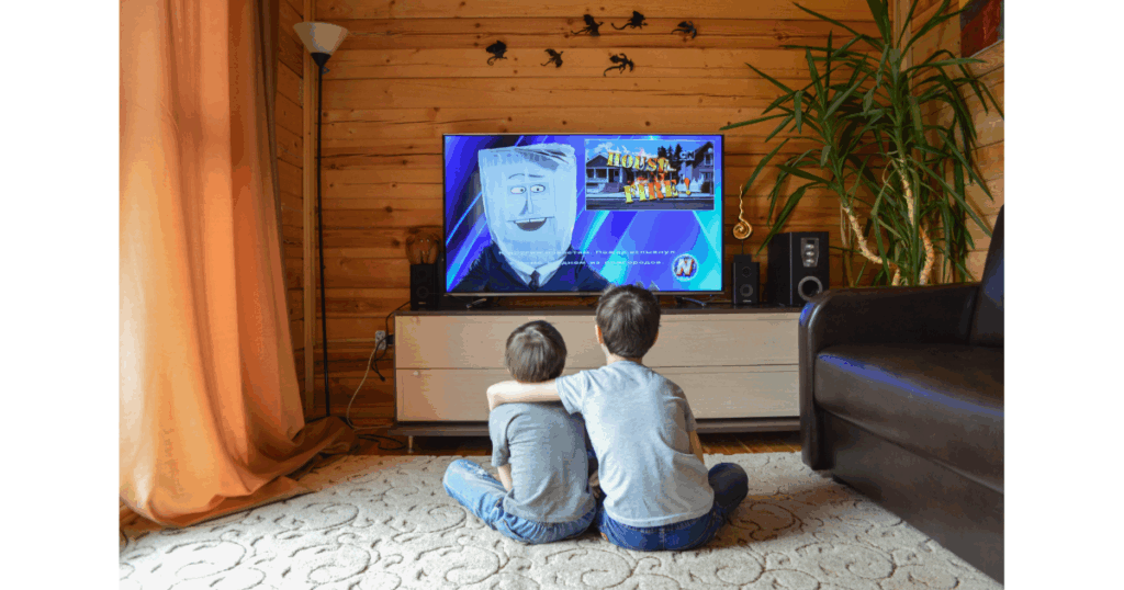 テレビを見る子ども