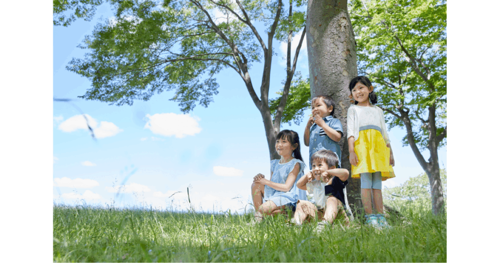 自然の中でのびのびと育つ子ども