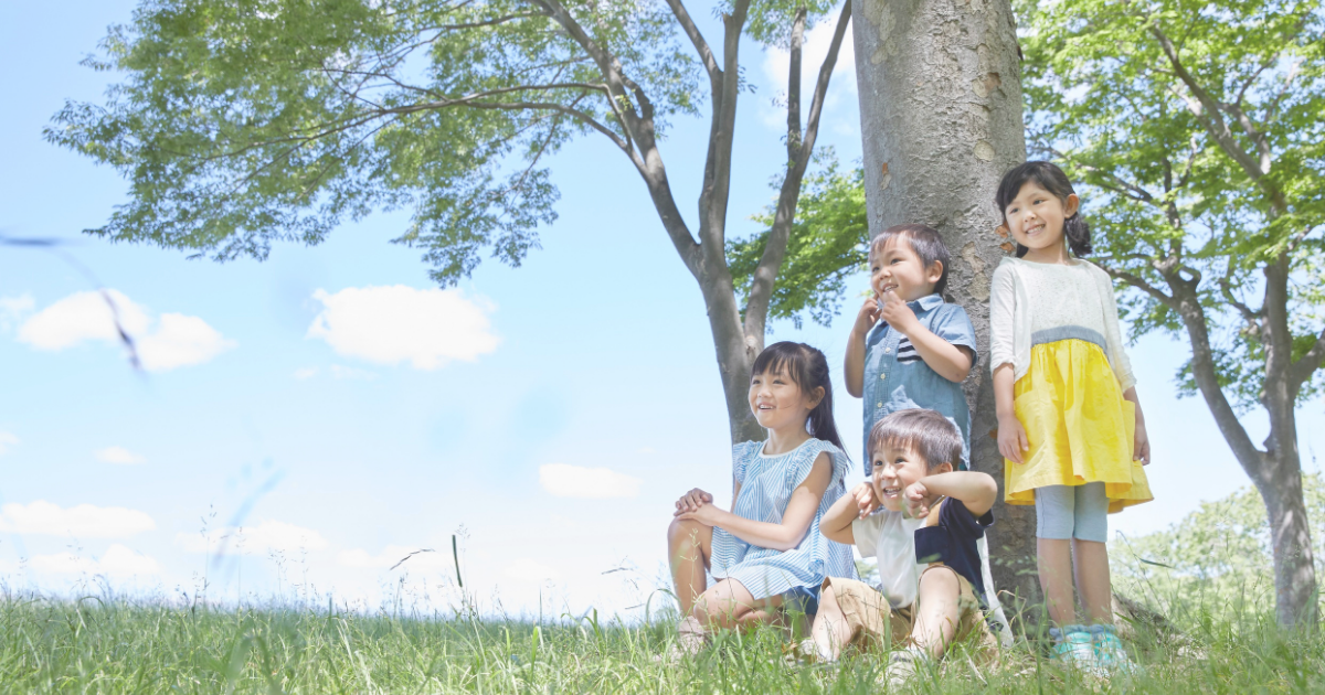 自然の中でのびのびと育つ子ども